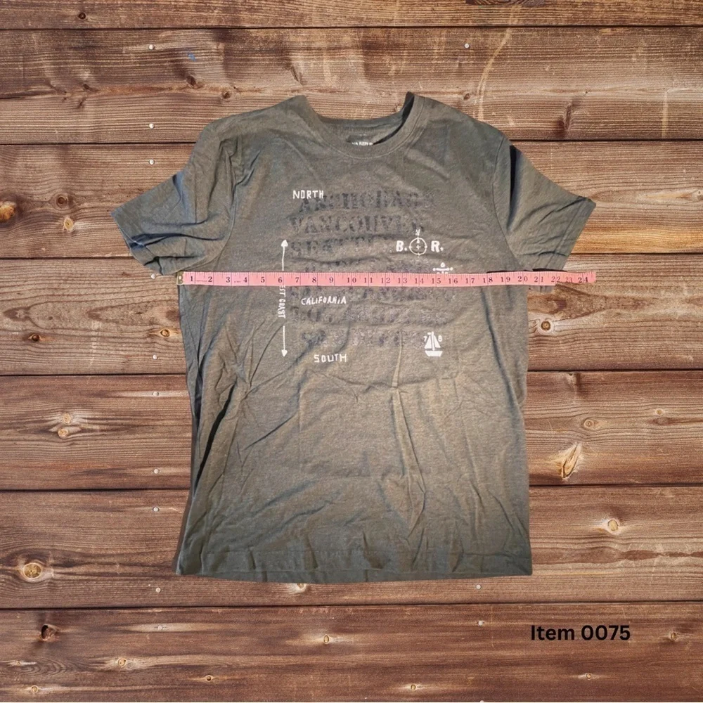 Banana Republic Graphic T-Shirt, Large, Men’s, 28” Length, 20” Width